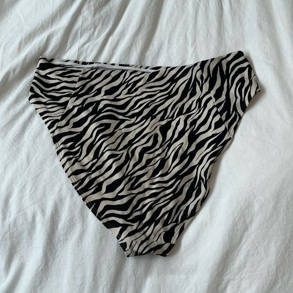 high waisted zebra print old navy swim bottom - Picture 2 of 5